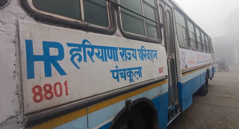 हरियाणा में रोडवेज का चक्का जाम, हिट एंड रन कानून समेत कई मांगों को लेकर कर्मचारियों में आक्रोश, लोग भटक रहे इधर-उधर।