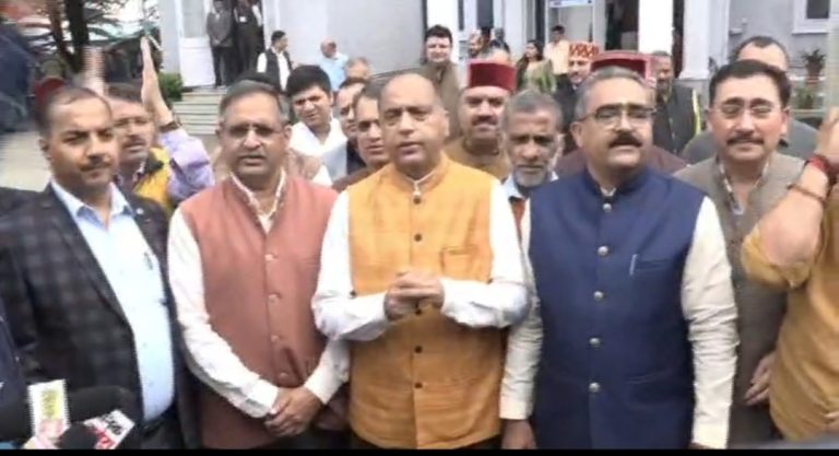 कर्मचारियों को लंबित डीए पर सदन में हंगामा, विपक्ष का वॉक आउट